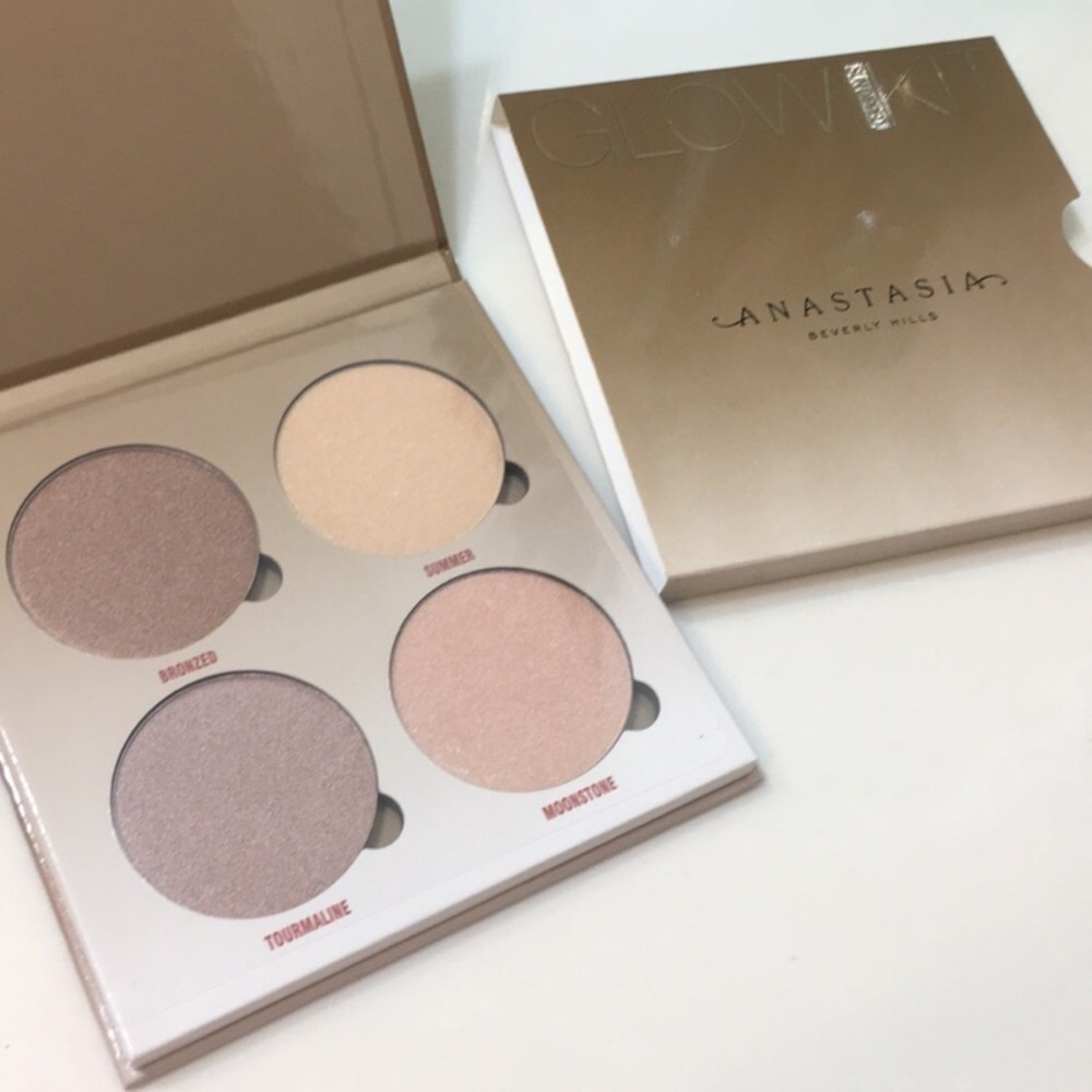 ✨Host✨ Pick Anastasia Beverly Hills glowkit
